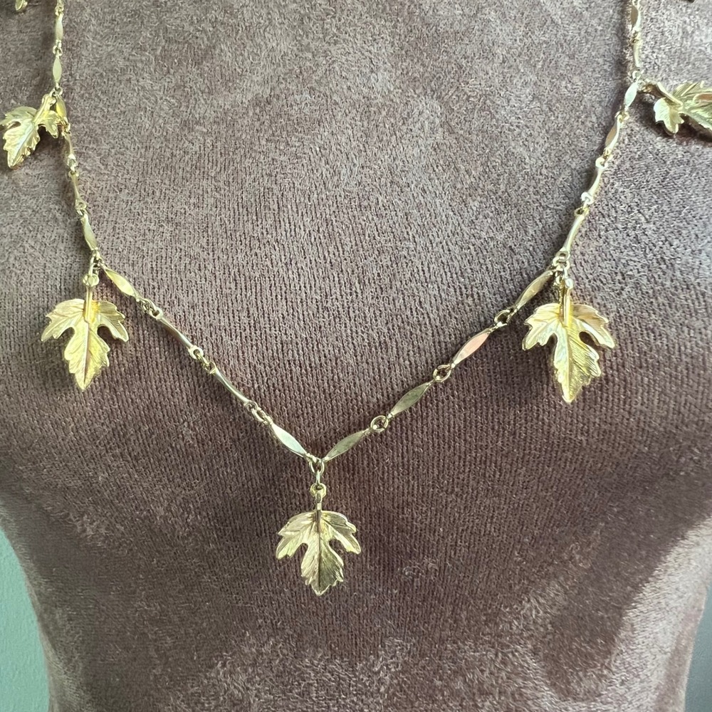 Vintage Gold Tone Maple Leaf Station Necklace 30 Inch Long Chain Cottagecore